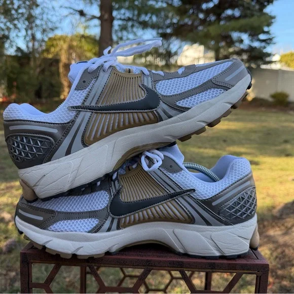 Nike Vomero 5 Metallic Pewter FJ4151-006 - Picture 3 of 9
